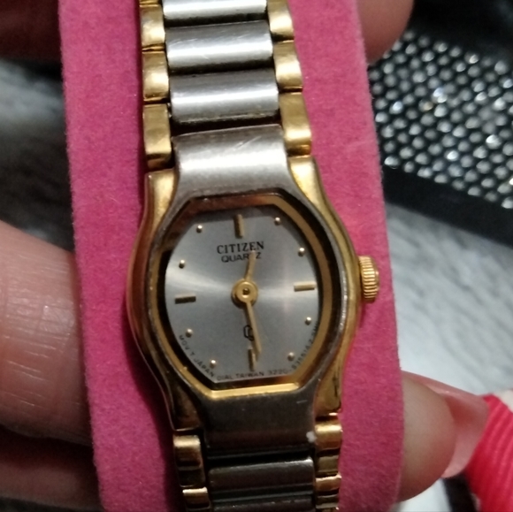 Citizen - Picture 2 of 4